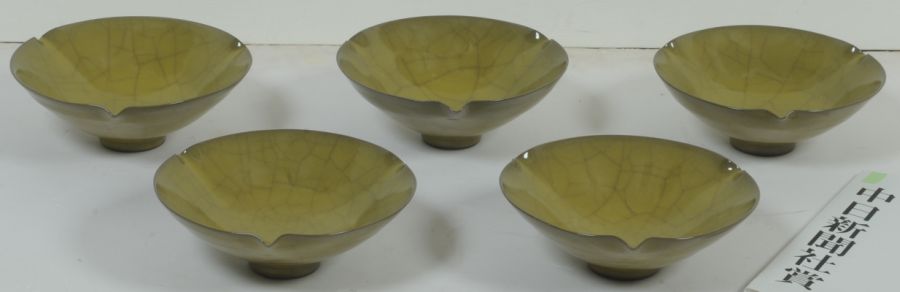 黄瓷　輪花組鉢